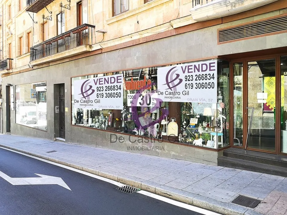 LOCAL COMERCIAL DE 400 METROS CON GRAN ESCAPARATE A 100 METROS DE PLAZA MAYOR
