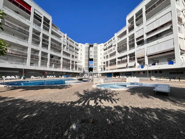 APARTAMENTO DE 2 DORMITORIOS EN PLAZA DE EUROPA. ED. ROYAL. — 20