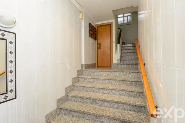 Piso de 3 habitaciones en Oviedo – cocina independiente y excelente potencial — 29