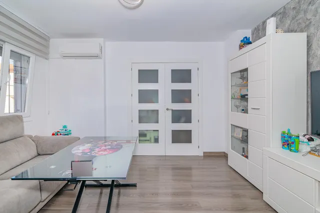 Hijar, Calle Altamira, 3 dormitorios, baño y aseo. — 10