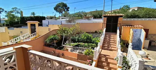 GRAN CHALET INDEPENDIENTE DE 3 PLANTAS CON DOS VIVIENDAS Y P - foto 5