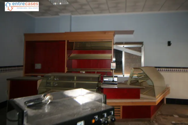 PLANTA BAJA ESQUINERA, ZONA CALLE CALVARIO, SE VENDE COMO LOCAL COMERCIAL O PLANTA BAJA. — 8