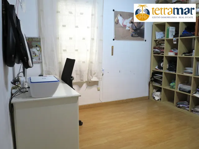 PISO EN VENTA AVDA. CORNELLÁ - ESPACIO Y COMODIDAD A TU ALCANCE — 24
