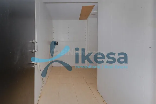 Se vende Local Comercial en la localidad de Almería - foto 4