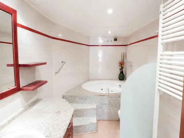 Exclusivo piso con vistas a Montserrat en pleno centro de Manresa — 13