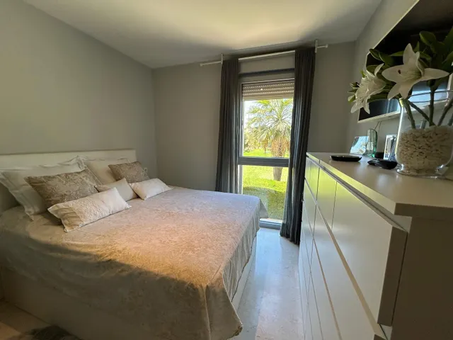 Piso de lujo con terraza y piscina cerca de Sotogrande — 9