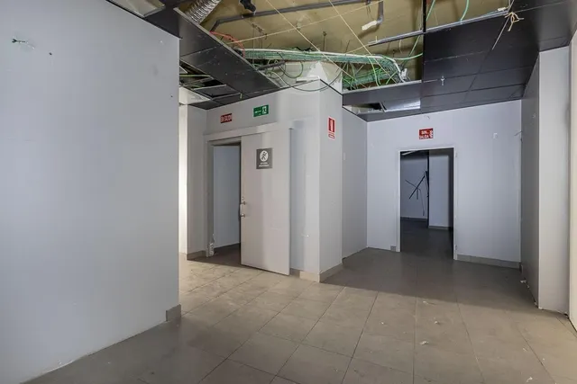 ¡Local en Acera del Darro frente al Corte Inglés! — 6