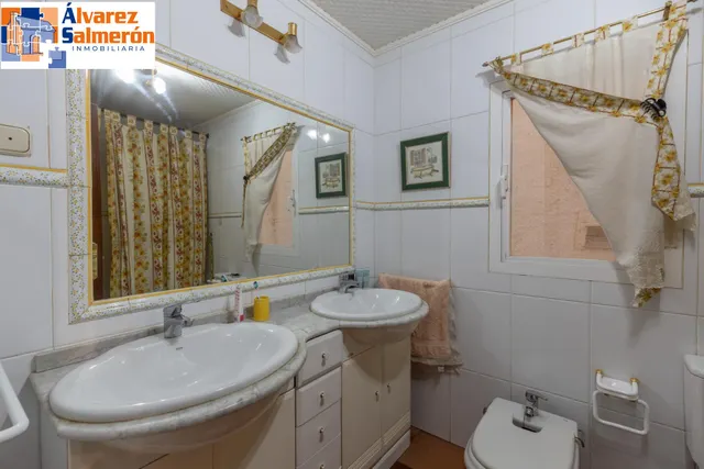 Amplia vivienda en pleno centro de Granada — 40