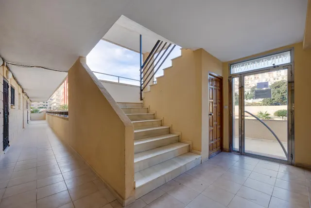 VISTAS AL MAR! PISO DE 2 DORMITORIOS EN TORREVIEJA , TOTALMENTE REFORMADO — 24