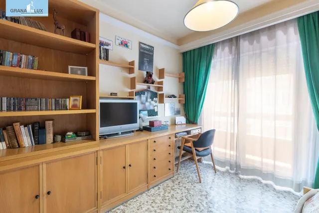 Amplia vivienda en pleno centro de Granada — 26