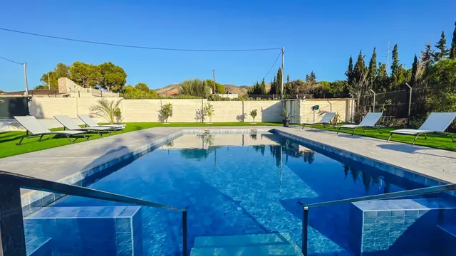 Chalet de lujo en venta en Benidorm: 6 dormitorios y 4 baños dividido en 2 casas independientes — 44