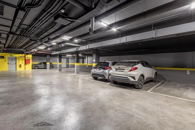 Estudio de reciente construcción con piscina, garaje y zonas comunes en Granada — 19