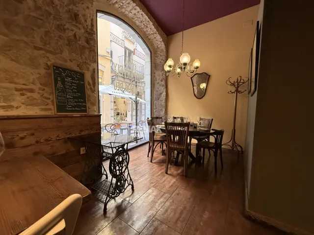 Figueres | Traspaso de restaurante consolidado en el centro  - foto 2