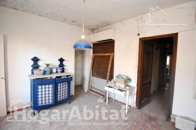 ¡Hazla a tu gusto! Casa amplia y luminosa de tres alturas para reformar, cerca del ayuntamiento — 34