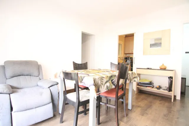 Piso de 3 habitaciones en la zona del Eixample — 5