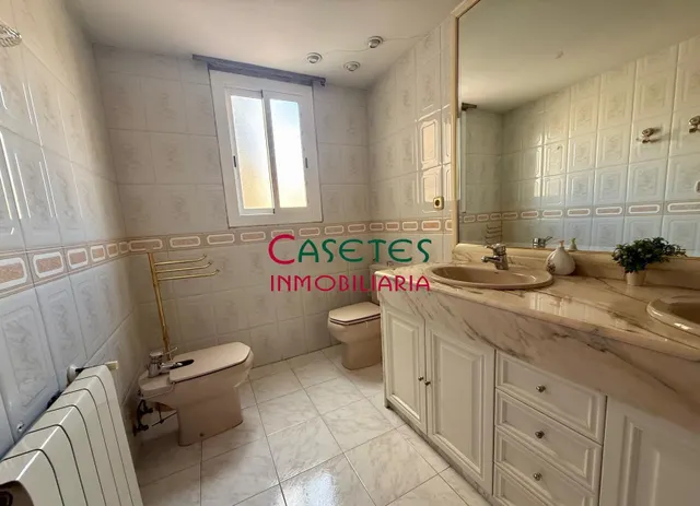 AMPLIA VIVIENDA CON PLAZA GARAJE DOBLE-CERRADA. — 21