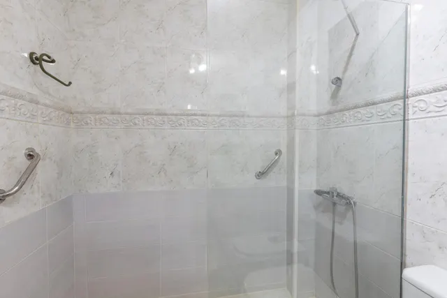 Amplia vivienda en pleno centro de Granada — 24