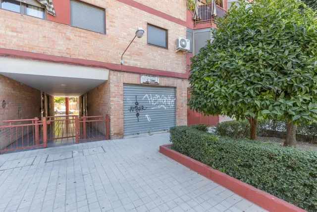 ⭐ LOCAL EN ESQUINA EN GRANADA CAPITAL – CREA TU PROPIO PROYECTO DESDE CERO — 14