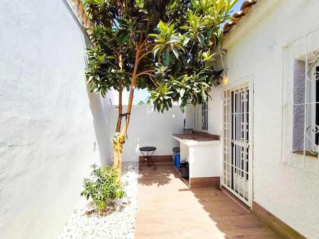 Villa 3 habitaciones 80m² en venta - La Zenia — 30
