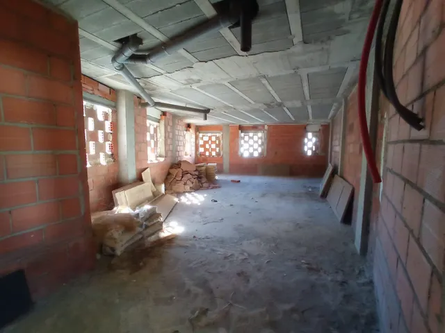 Edifico de 38 apartamentos, 3 locales y 38 garajes — 8