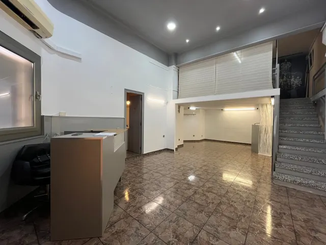 LOCAL COMERCIAL CON ALTILLO SITUADO EN ZONA  DR. PUJADES — 2