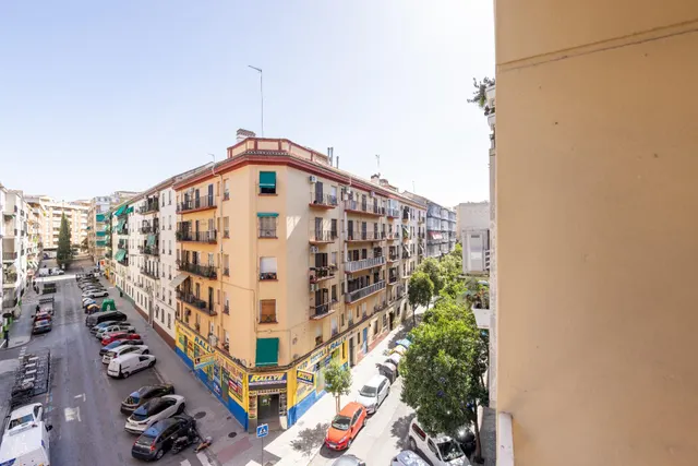 Piso para reformar junto a Plaza Einstein – 3 dormitorios y vistas despejadas — 28
