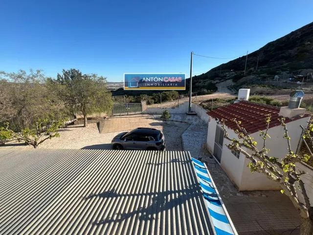 CHALET CON PISCINA, JARDÍN Y 11.900 M2 DE PARCELA EN MONFORT - foto 3