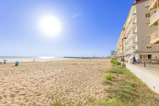 Apartamento reformado de un dormitorio en primera línea de playa en El Perellonet — 2