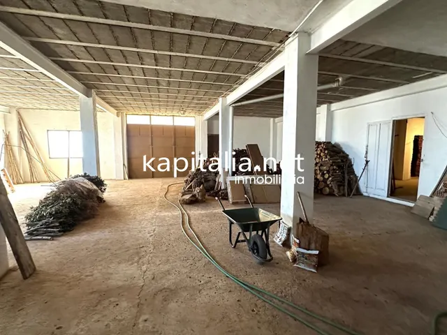 Amplia casa a la venta en Font de la Figuera (Valencia) — 48