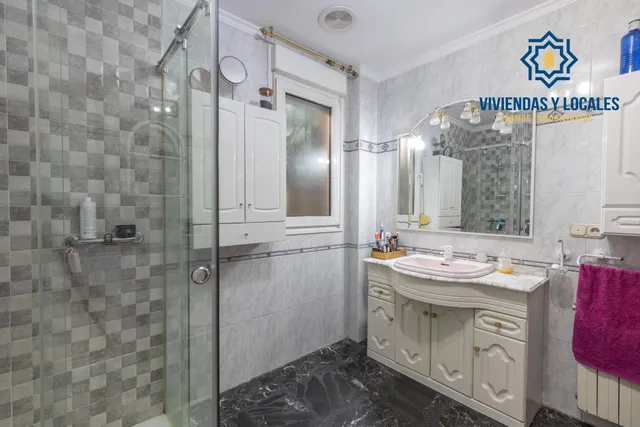 Complejo industrial con vivienda en Alhendín con 2500 metros cuadrados — 15