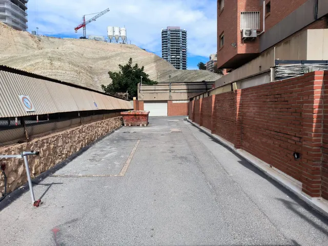 Amplio garaje doble cabinado en primera línea de la Playa de Poniente, Benidorm - www.inmobiliarialesdunes.com — 10
