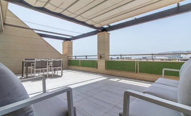 Apartamento 2 Dormitorios y 2 Baños gran terraza con vistas  1ª linea Piscina garaje y trastero — 36
