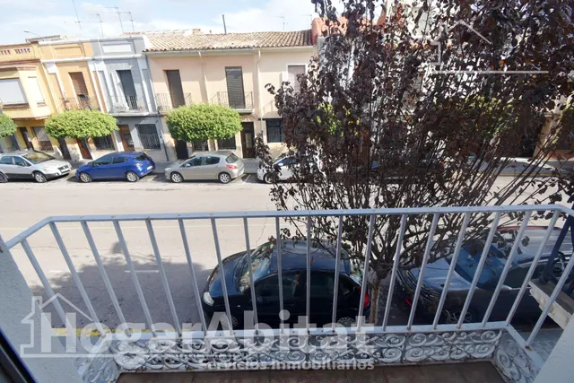 ¡Hazla a tu gusto! Gran casa para reformar con terraza y balcón, cerca del ayuntamiento — 16