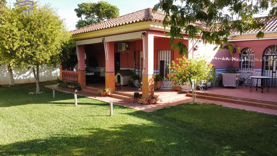 SE VENDE CHALET EN ZONA DEL SANTISCAL