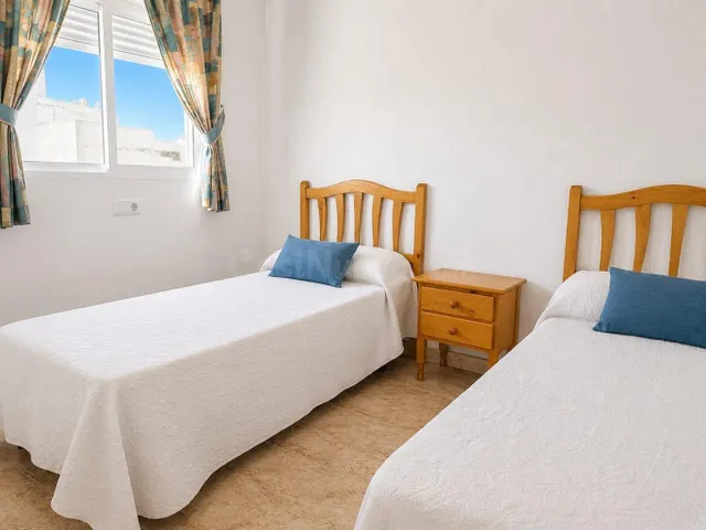 Se vende bonito apartamento orientado al sur!!!! playa del cura!!! inmejorable situación. — 2