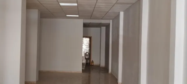 SE VENDE LOCAL CENTRICO , JUNTO TRAFICO Y DIPUTACION — 11