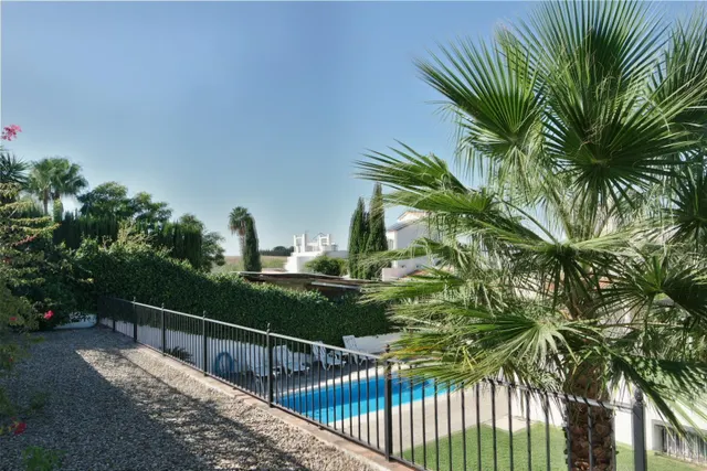 Impresionante chalet con piscina y en zona con campo de golf — 15