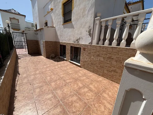 Adosado de 4 dormitorios, 2 baños en Los Altos (Orihuela Costa) con 2 Piscinas, Solárium y Gran Sótano — 16