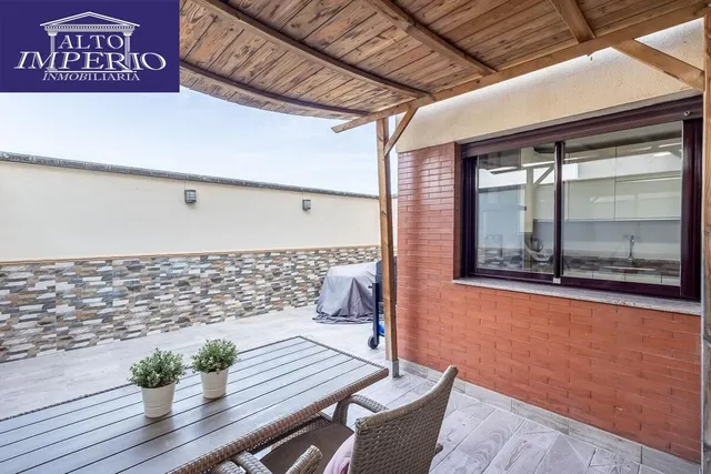 Amplia casa de 182 m2 con patio, gran sótano y a menos de 5 minutos del metro — 11