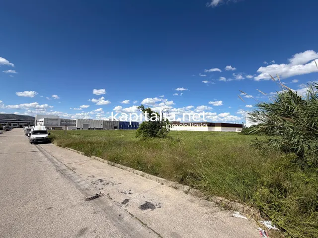 EN EXCLUSIVA PARCELA INDUSTRIAL MUY PRÓXIMA A LA AVENIDA DEL - foto 4