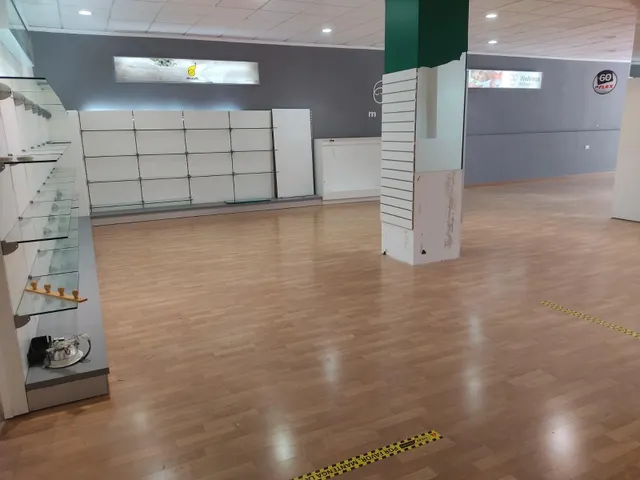 LOCAL COMERCIAL DE MAS DE 600M2 EN ZONA CENTRO — 3