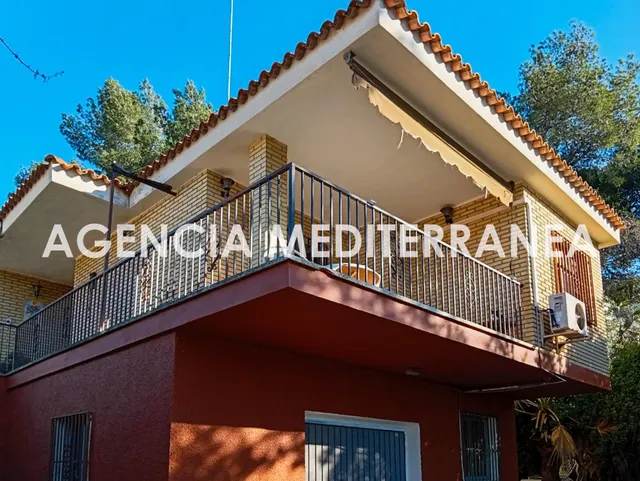 ¡Descubre este chalet con muchas posibilidades, en la tranqu - foto 4