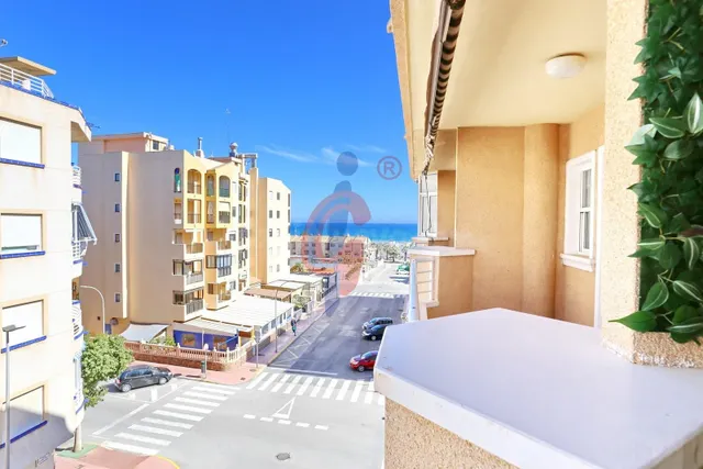 ¡Ático dúplex de tres dormitorios en venta en Guardamar del 