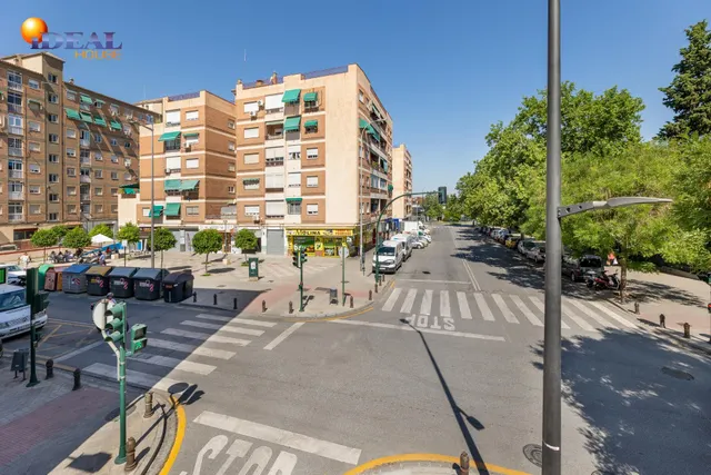 Local + vivienda en Avda. Cadiz — 50
