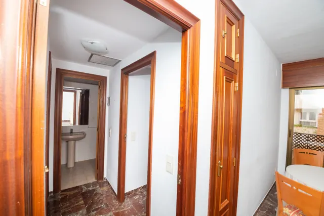 SE ALQUILA FANTÁSTICO PISO JUNTO A SAN JERÓNIMO — 23