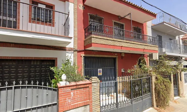 VENTA CASA EN SEVILLA - ALQUILADA — 2