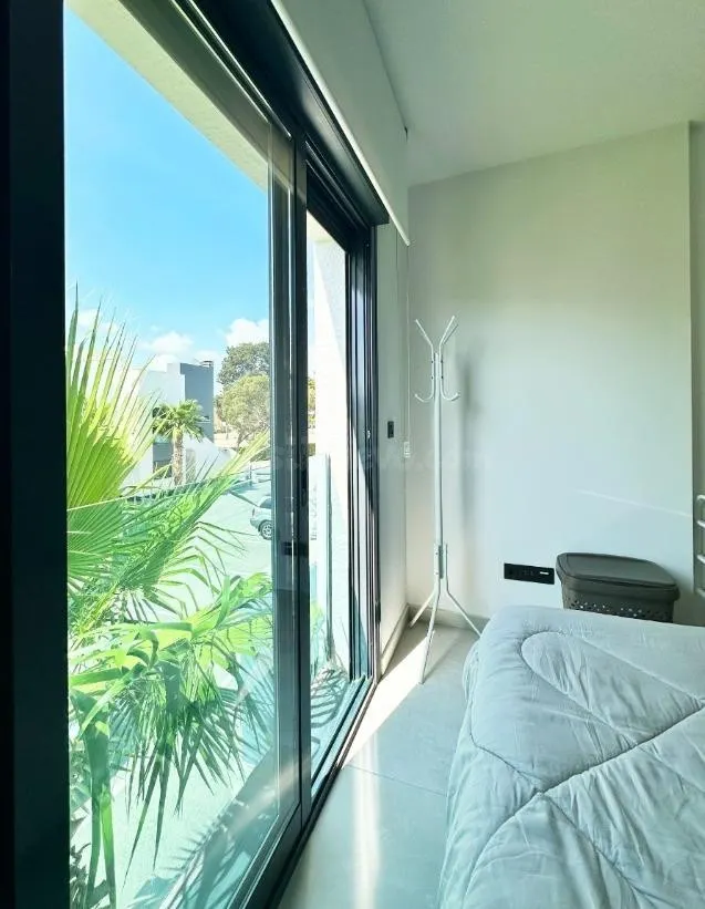 Se vende ático de 2 dormitorios en la primera planta con solárium privado en Oasis Beach XII, El Raso, Guardamar del Segura — 22