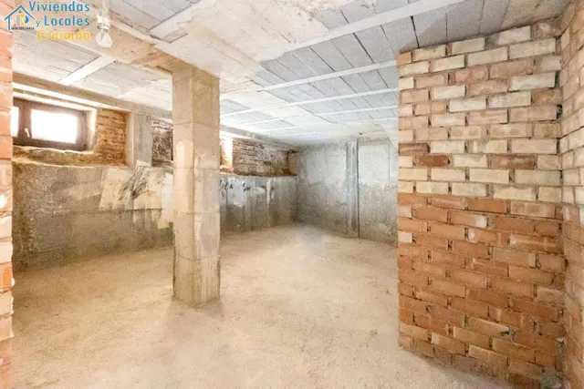 LOCAL EN VENTA JUNTO PLAZA ISABEL LA CATÓLICA — 11