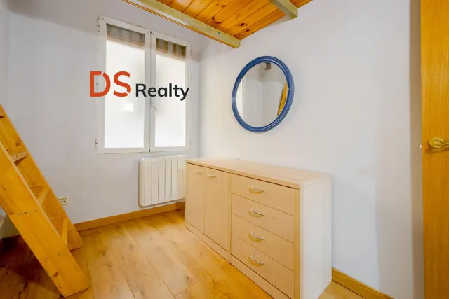 EXCLUSIVA VIVIENDA EXTERIOR Y MUY LUMINOSA CON DOS ESPACIOS INDEPENDIENTES A 30 METROS DE PLAZA DE ESPAÑA — 24