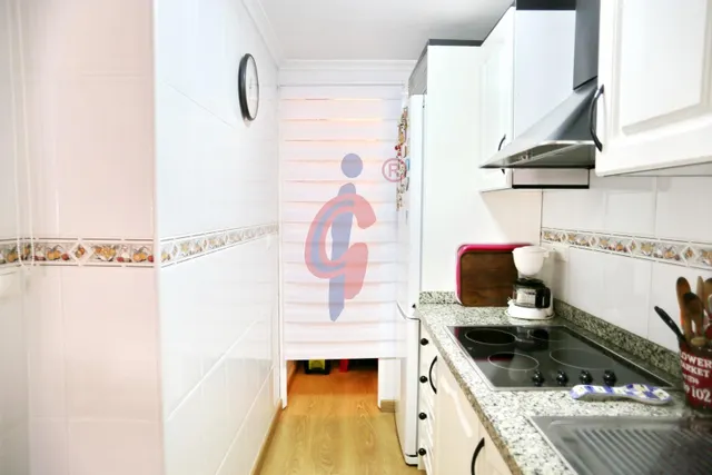 Piso impecable en Las Viñas con piscina comunitaria, terraza acristalada y muy cerca del mar — 22